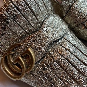 GUCCI size 39 gold crackled leather Marmont eyelash GG heeled loafers